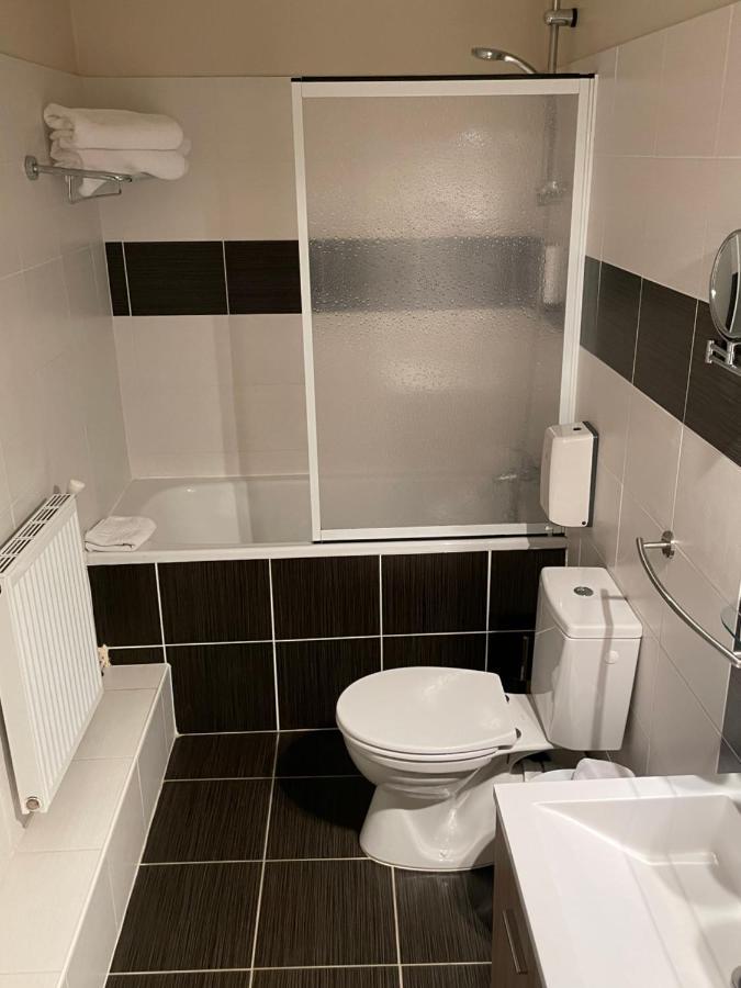 Contact Hotel Les Platanes Villeneuve Sur Lot Centre Екстер'єр фото