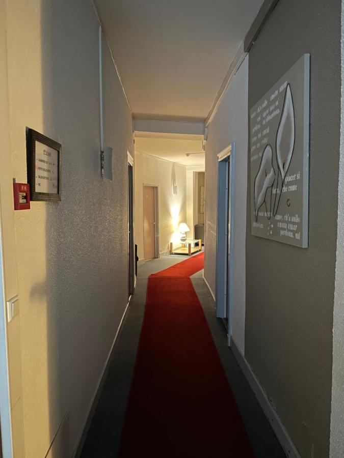 Contact Hotel Les Platanes Villeneuve Sur Lot Centre Екстер'єр фото