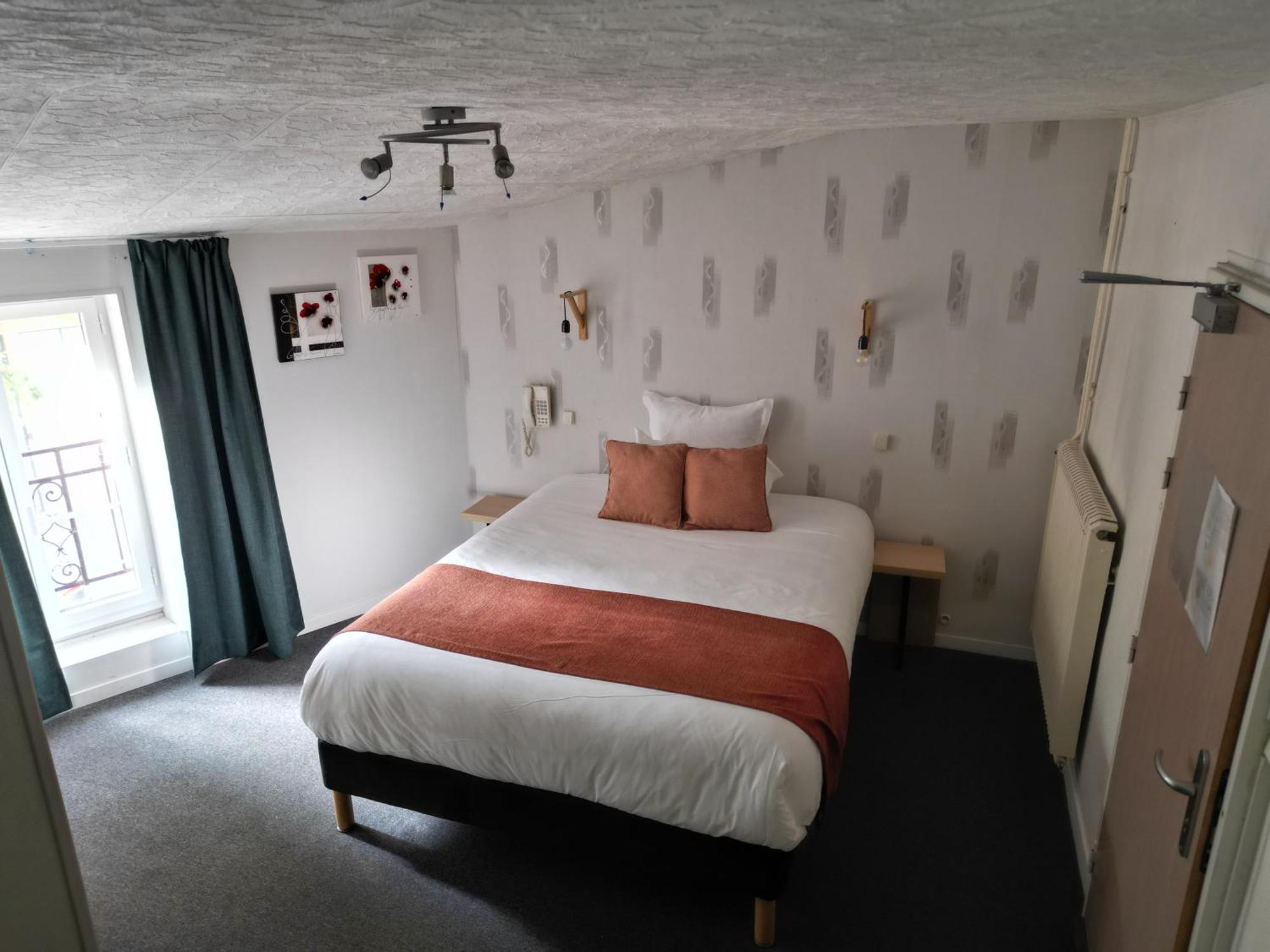 Contact Hotel Les Platanes Villeneuve Sur Lot Centre Екстер'єр фото