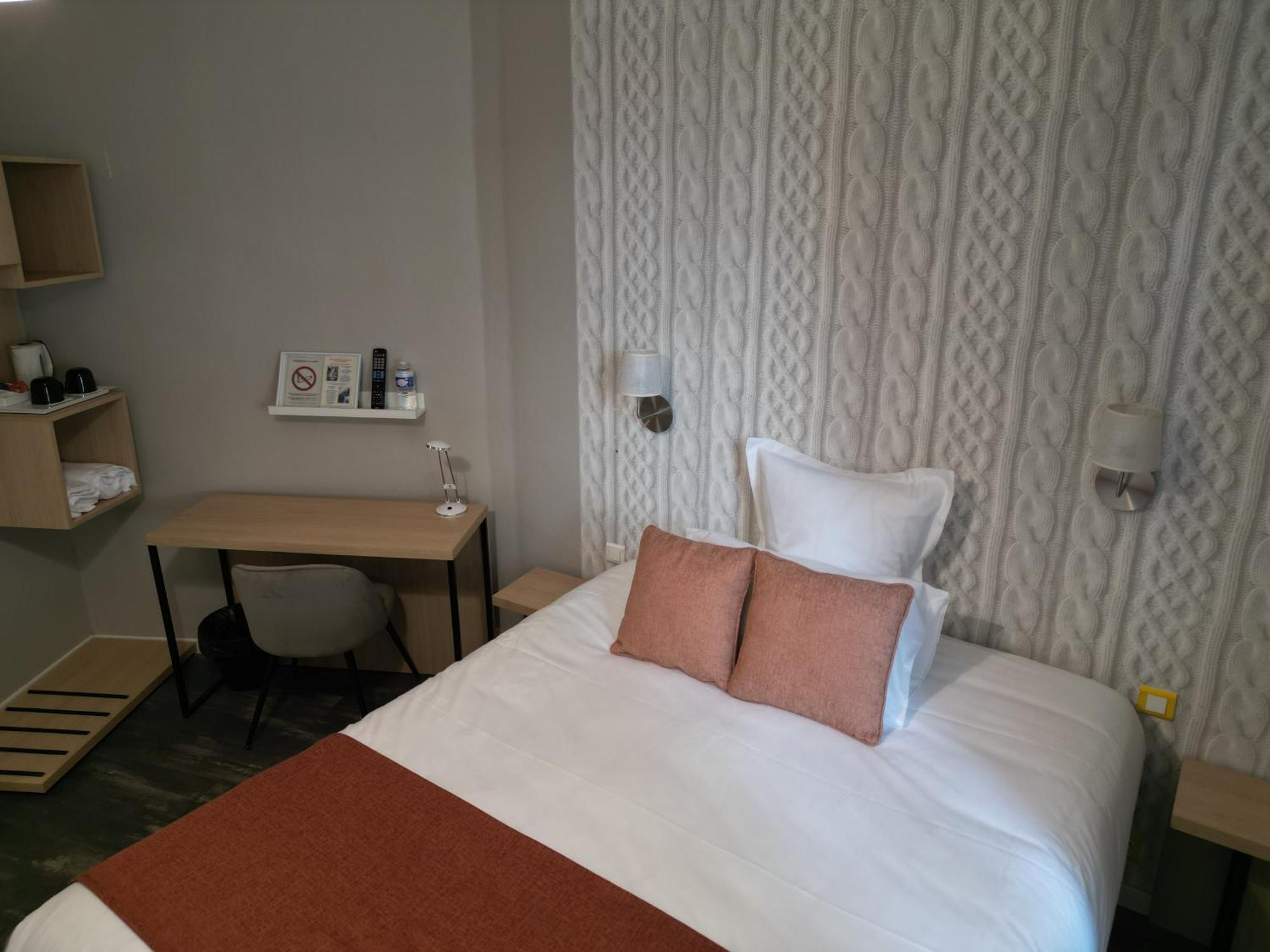 Contact Hotel Les Platanes Villeneuve Sur Lot Centre Екстер'єр фото