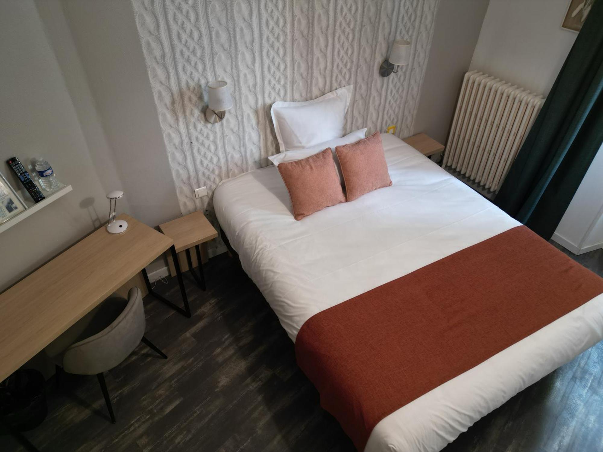 Contact Hotel Les Platanes Villeneuve Sur Lot Centre Екстер'єр фото