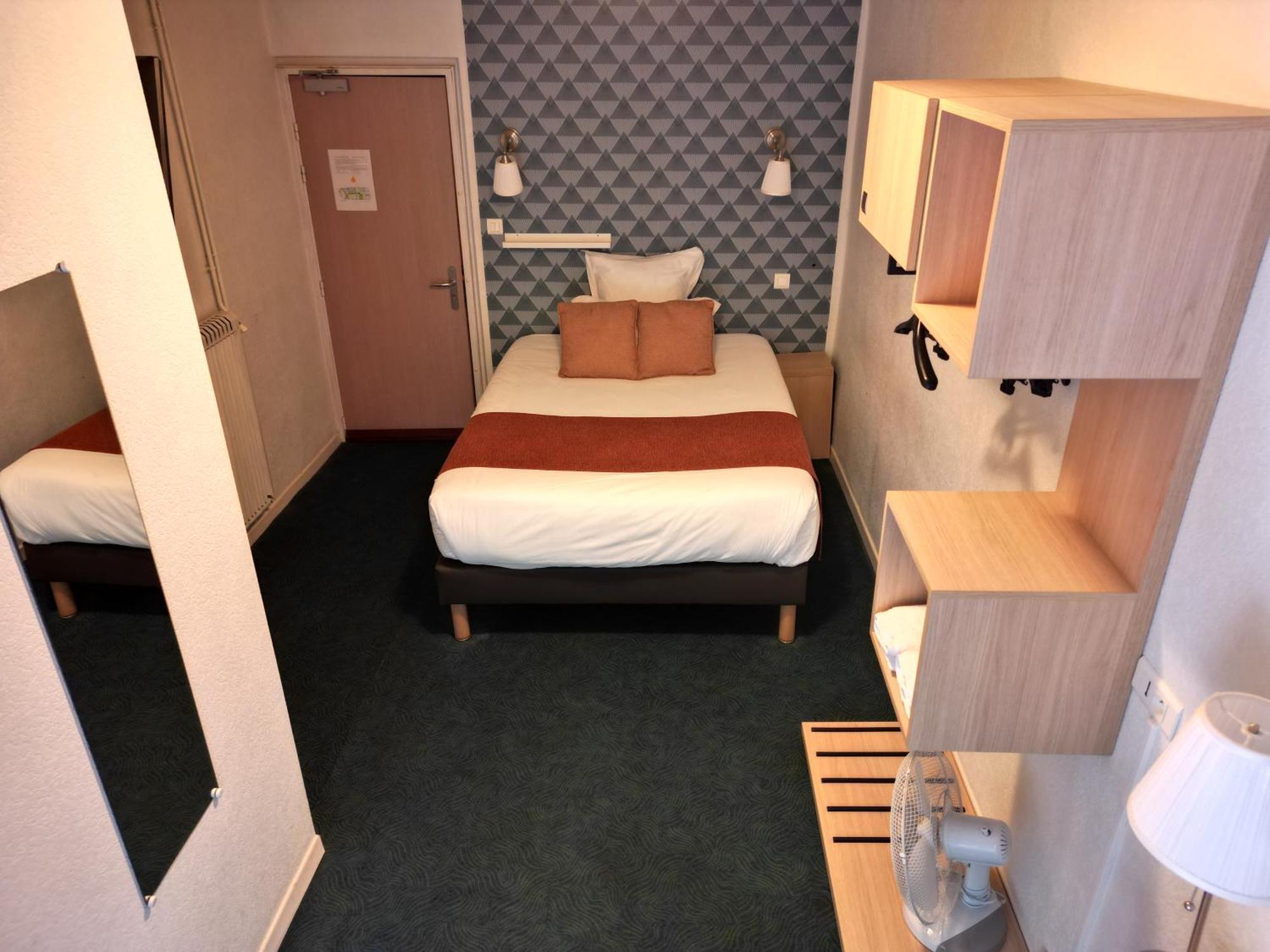 Contact Hotel Les Platanes Villeneuve Sur Lot Centre Екстер'єр фото