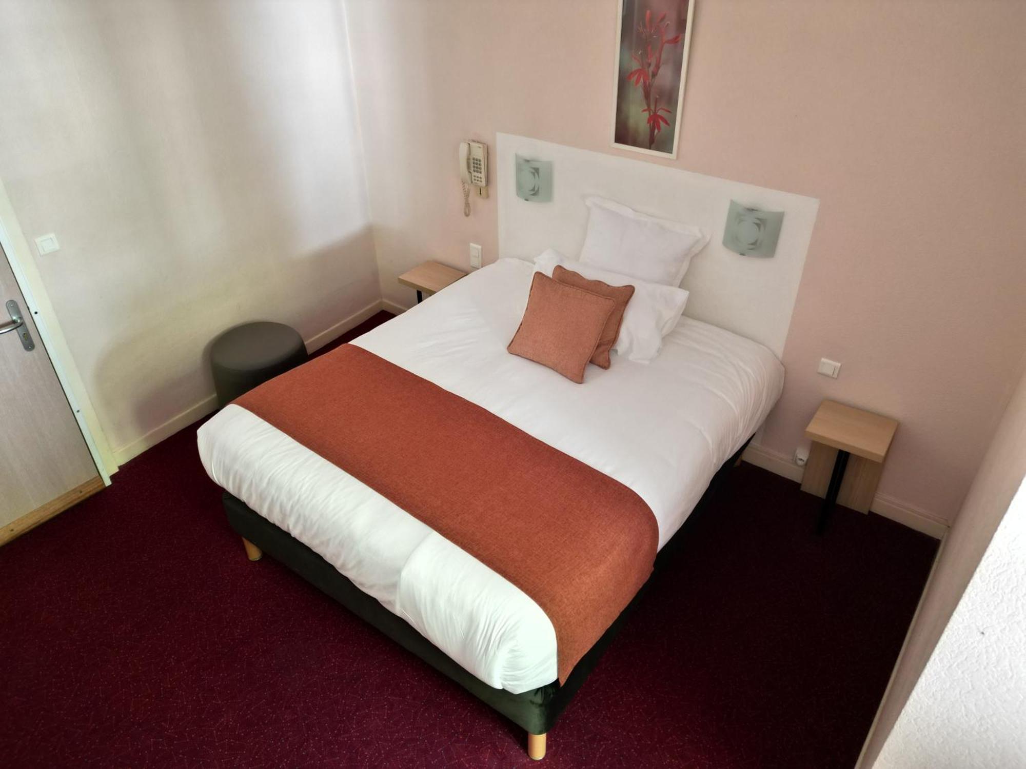 Contact Hotel Les Platanes Villeneuve Sur Lot Centre Екстер'єр фото