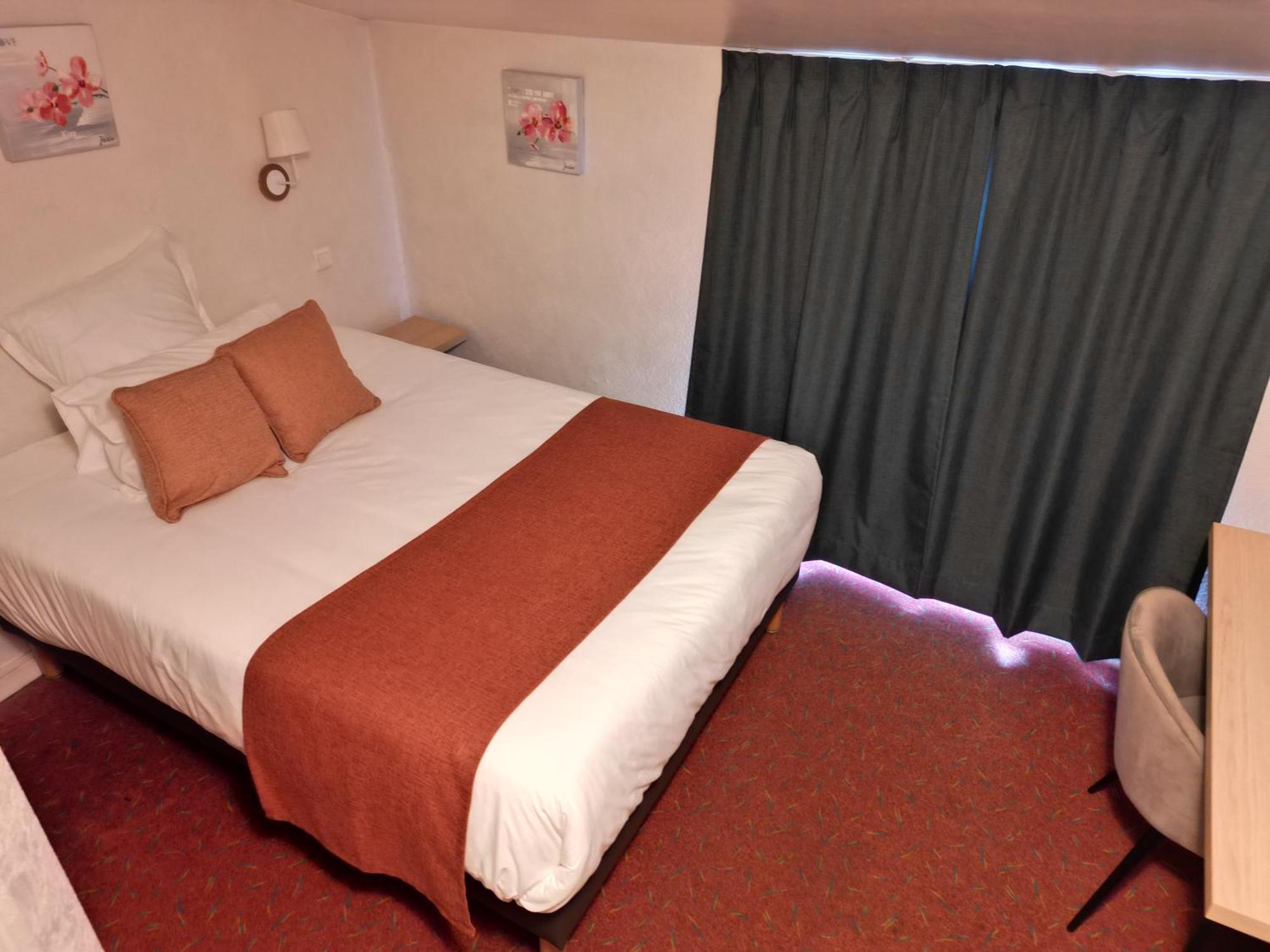 Contact Hotel Les Platanes Villeneuve Sur Lot Centre Екстер'єр фото