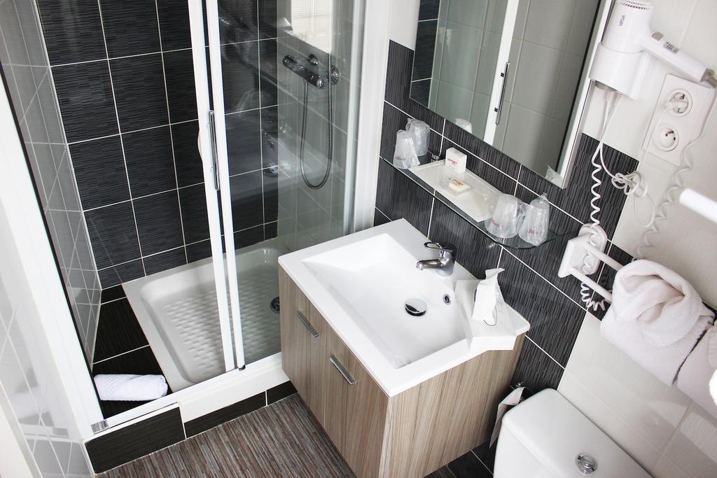 Contact Hotel Les Platanes Villeneuve Sur Lot Centre Екстер'єр фото