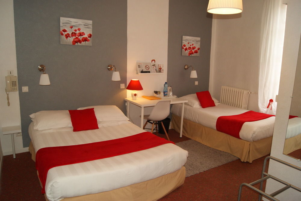 Contact Hotel Les Platanes Villeneuve Sur Lot Centre Екстер'єр фото