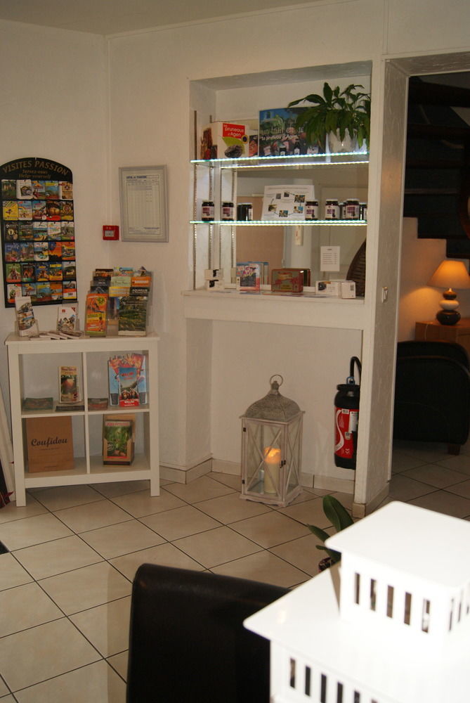 Contact Hotel Les Platanes Villeneuve Sur Lot Centre Екстер'єр фото