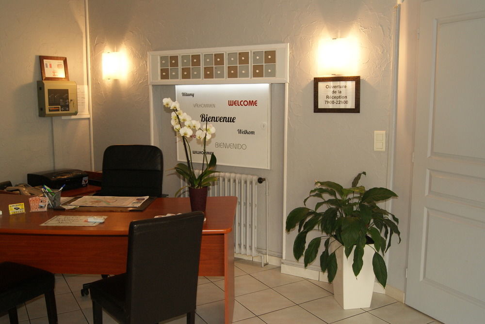 Contact Hotel Les Platanes Villeneuve Sur Lot Centre Екстер'єр фото