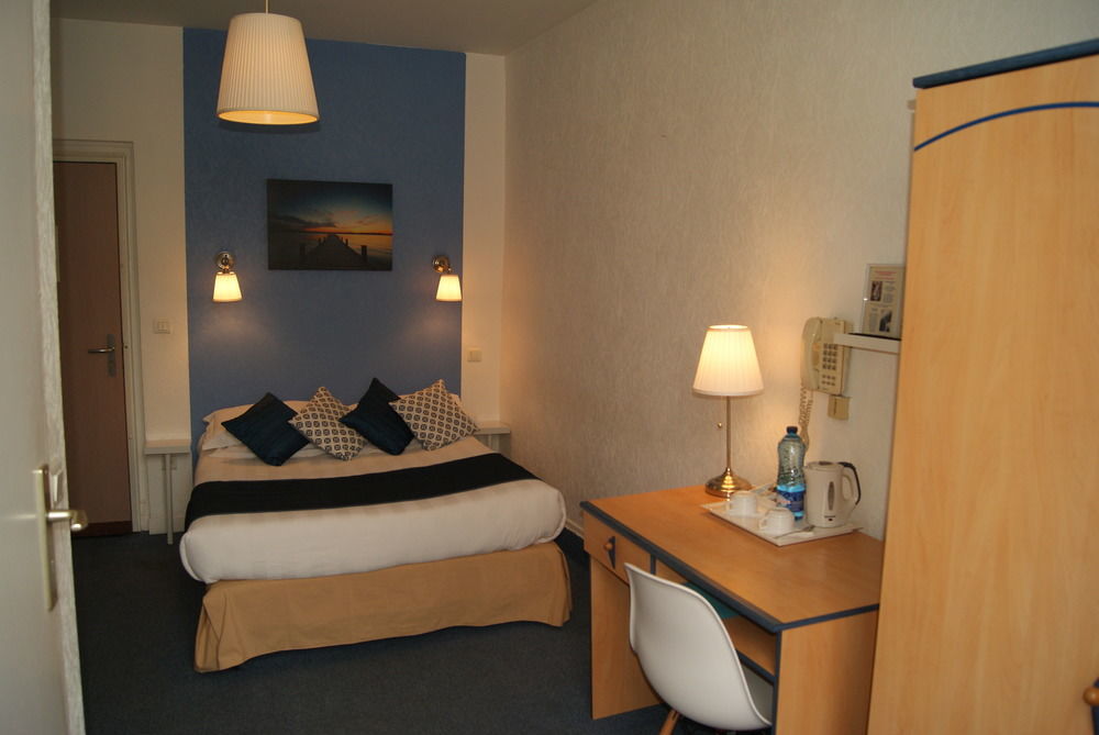 Contact Hotel Les Platanes Villeneuve Sur Lot Centre Екстер'єр фото