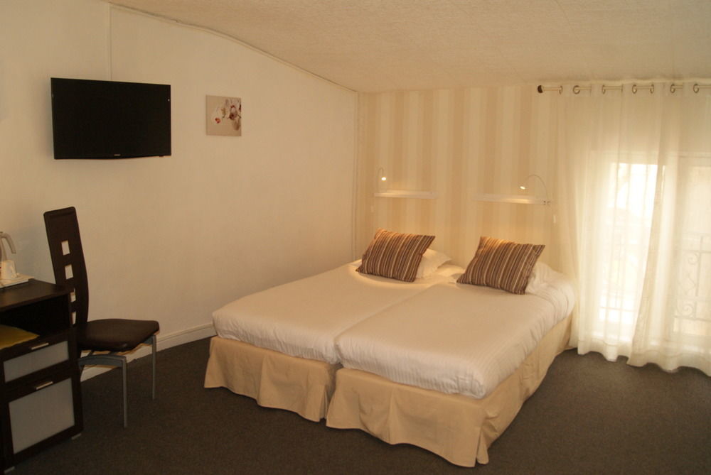 Contact Hotel Les Platanes Villeneuve Sur Lot Centre Екстер'єр фото
