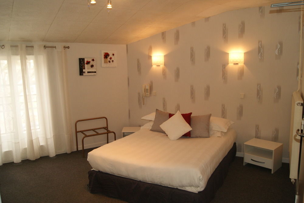 Contact Hotel Les Platanes Villeneuve Sur Lot Centre Екстер'єр фото