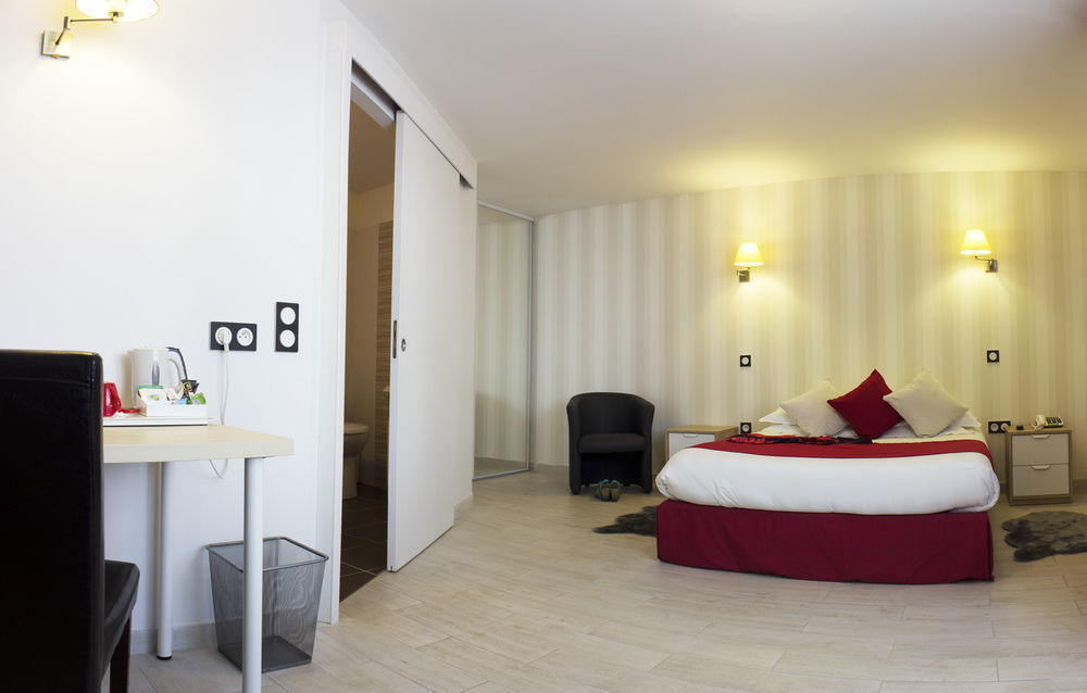 Contact Hotel Les Platanes Villeneuve Sur Lot Centre Екстер'єр фото