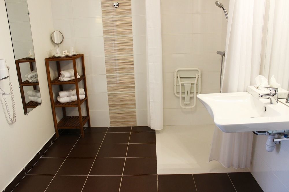Contact Hotel Les Platanes Villeneuve Sur Lot Centre Екстер'єр фото